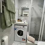 Modern 1br Haven Near Two Parks Apartament