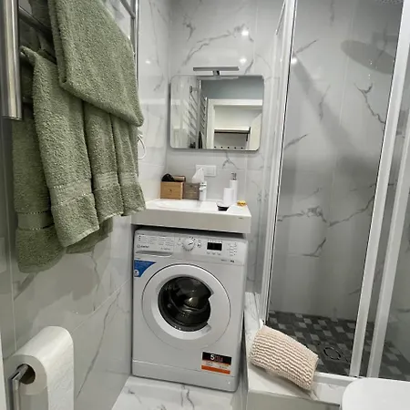 Modern 1br Haven Near Two Parks Apartman